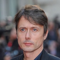 Brett Anderson 飾演 Self