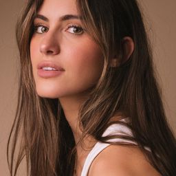 Yasmin Karssing 飾演 Alicia X