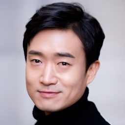 趙宇鎮 - Swine Escape演員 飾演Pal Bok-i