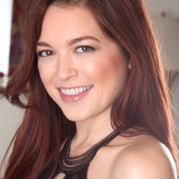 Tessa Fowler 飾演 Naked Actress