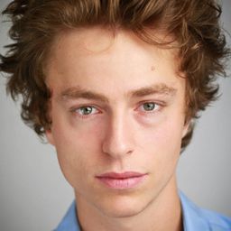 Joe Sowerbutts 飾演 Matt