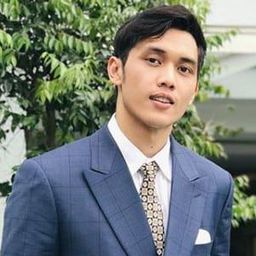 Adam Lee 飾演 Ikmal