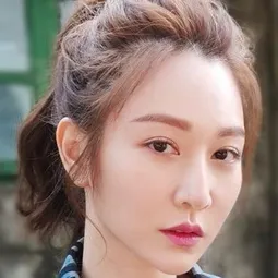 曾莞婷 飾演 Rose