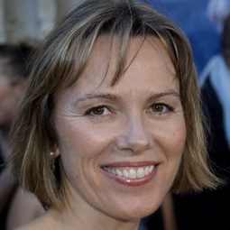 露辛達·珍妮 - 美夢成真演員 飾演Mrs. Jacobs