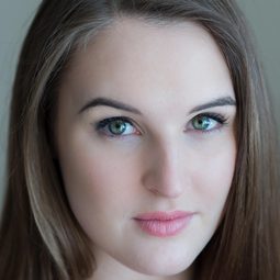 Ava Darrach-Gagnon - 'Tis the Season to be Merry演員 飾演Couple Member #1