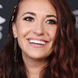 Lauren Daigle 飾演 Rebecca (voice)