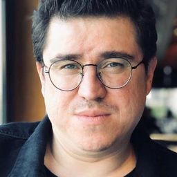 易卜拉欣·畢尤卡科 - 瘋狂暑假演員 飾演