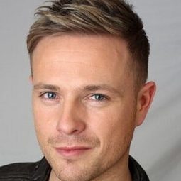 Nicky Byrne 飾演 Himself