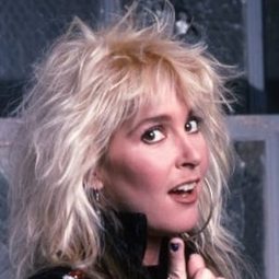 Lita Ford 飾演 The Hitchhiker