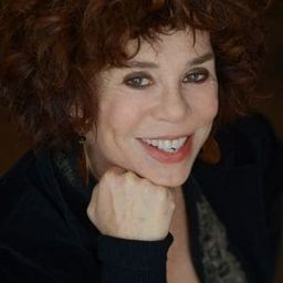 Daniela Piperno 飾演 Ada Fanel