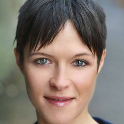 Rea Mole 飾演 Leah