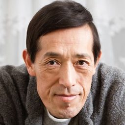 嶋田 久作 飾演 Shinoda