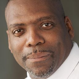 Rajiim A. Gross 飾演 Bouncer