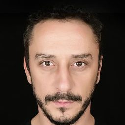 哈坎·卡薩克 飾演 Imam