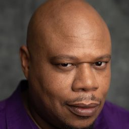 Billy Griffith 飾演 Elder Elf Billy