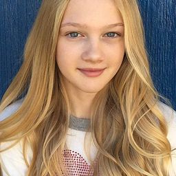 莎拉·阿波特 飾演 Susie