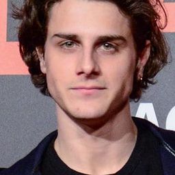 安德烈亞·阿爾坎傑利 飾演 Don Vittorio