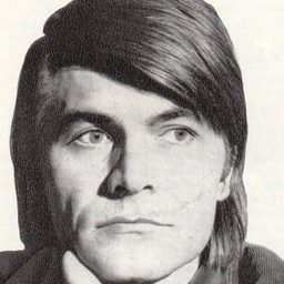 George Motoi 飾演 Șerban