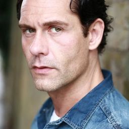 Jd Roth-round 飾演 Dan