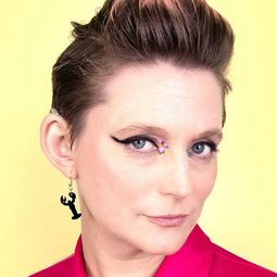 Pinny Grylls 飾演 Filmmaker (voice)