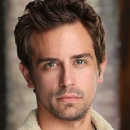 Keli Price - 女校風波演員 飾演Chris Abeley