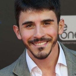 Víctor Sevilla 飾演 Jesús