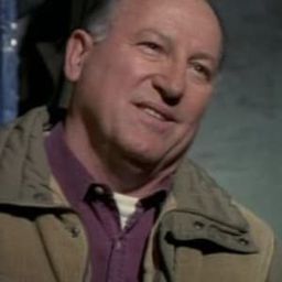 Herb Mitchell 飾演 Mr. Girard