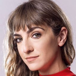 胡莉葉塔·席珀柏格 飾演 Eva