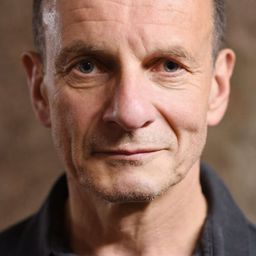 Vilmar Bieri 飾演 Administrative Assistant