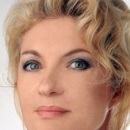 Annick Massis 飾演 Léïla