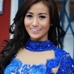 Paulina Silitonga 飾演 Bella