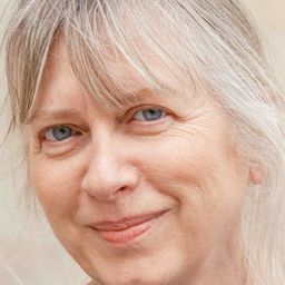 Charlotte Véry - 海德太太演員 飾演La prof de français