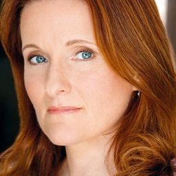 Pamela Daly 飾演 Crazy Lady