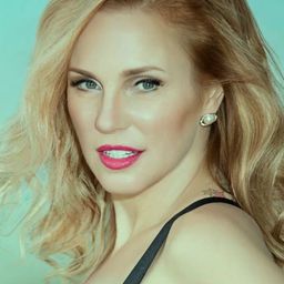 Sherine Reda 飾演 ديجا