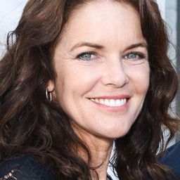 蘇珊·沃特斯 飾演 Nancy Cumberland