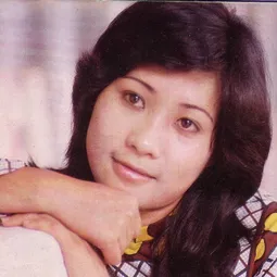 Phương Thanh - 植物學家的中國女孩演員 飾演The Newspaper Vendor