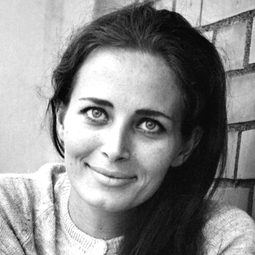 Anna Orso - Devil in the Flesh演員 飾演Sig.ra Dozza