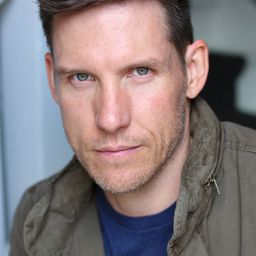 Jamison Haase 飾演 Agent Fox