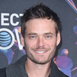 Christopher Backus - 母親與女兒演員 飾演Sebastien