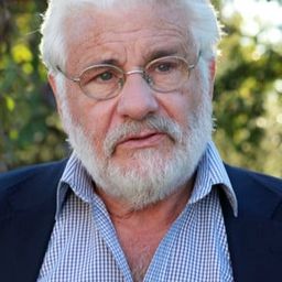 Gianni Franco 飾演 Chirurgo