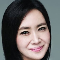 金宣敬 飾演 Dr. Chu Kyung-sook