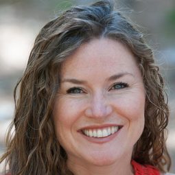 Emily Davis - 反斗奇兵4演員 飾演Billy / Goat / Gruff (voice)