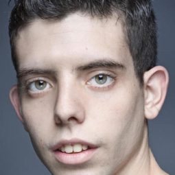 Javier Bódalo 飾演 Juan