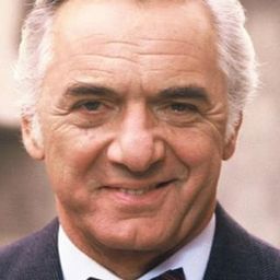 André Falcon 飾演 Tío de Jon