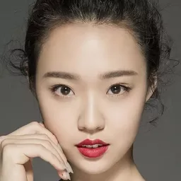 Guan Yue 飾演 Xiuxiu