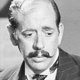 Roberto Meyer 飾演 Carmelo González