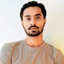夏杜爾·巴德瓦傑 飾演 Pandey