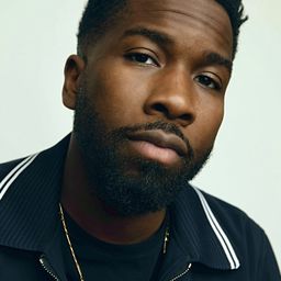 Jean Elie 飾演 Lucien