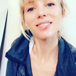 維洛妮卡·音地 - 冰雹風暴演員 飾演Secretaria