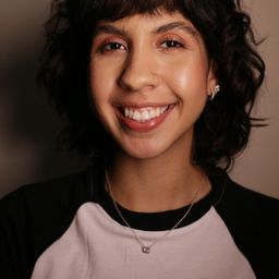 Ademara Barros 飾演 Paula